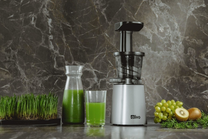 Máy giúp giữ lại tối đa dưỡng chất có trong rau củ quả, lượng nước ép và vắt kiệt bã.